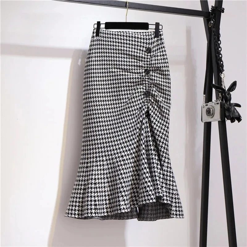 La Rue Houndstooth Trumpet Skirt